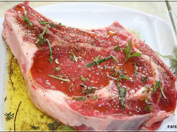 Côte de bœuf marinée à l'argentine grillée au barbecue pour 6 personnes -  Recettes - Elle à Table