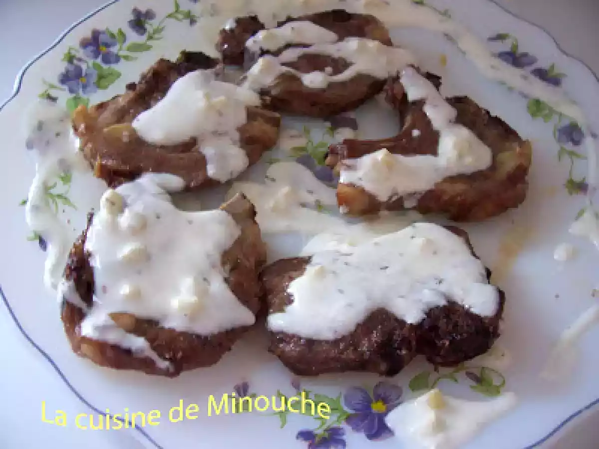 Côtelettes d'agneau en sauce à l'ail