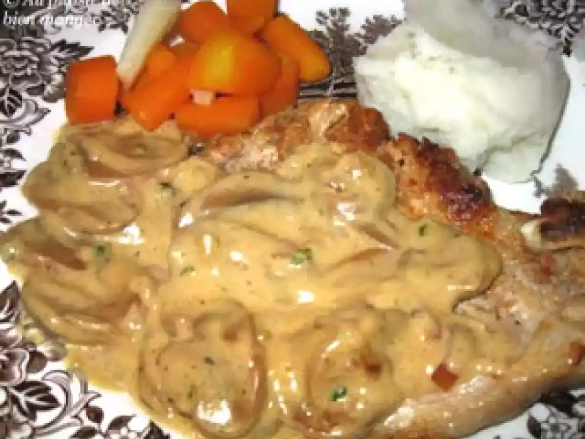 Côtelettes de porc sauce aux champignons, vin et moutarde