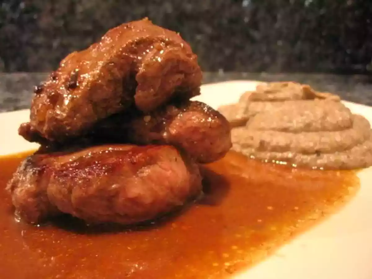 Côtelettes de sanglier, sauce poivrade à ma façon et purée de légumineuses