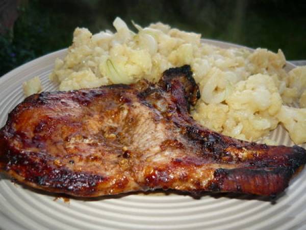 Côtes de porc à la chinoise et chou-fleur au nuoc mam