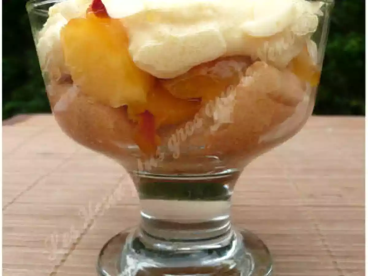 Coupe comme une charlotte aux pêches - photo 3