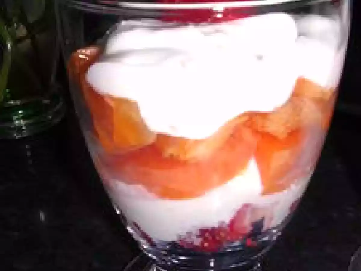COUPE DE FROMAGE BLANC AUX FRUITS