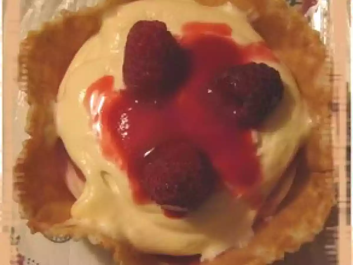 COUPELLES DE BISCUIT AUX FRAMBOISES