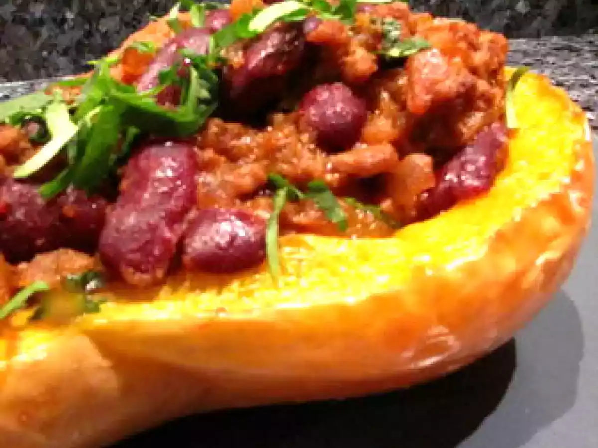 Courge butternut farcie de chili con carne et épinards