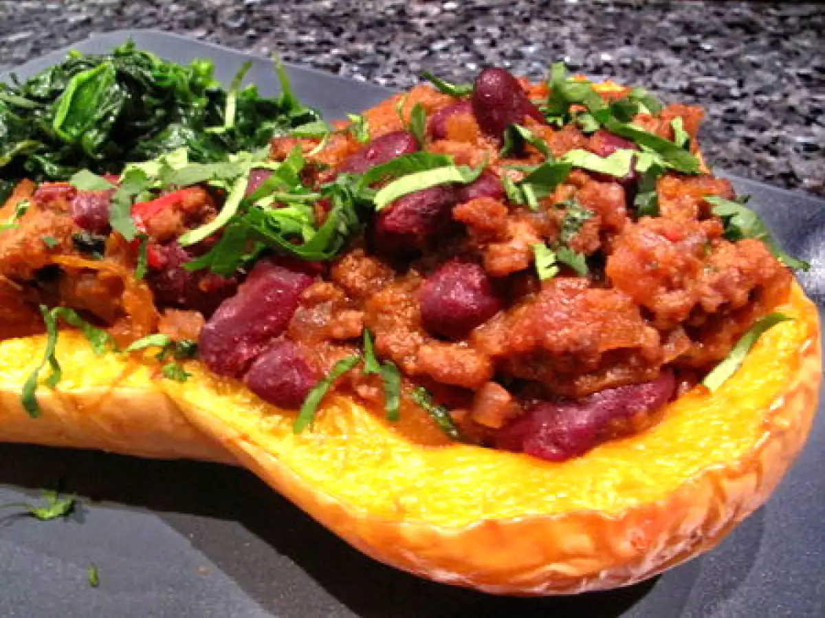 Courge butternut farcie de chili con carne et épinards - photo 2