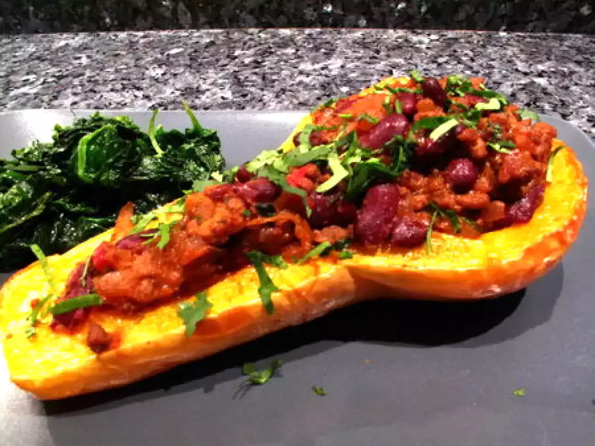 Courge butternut farcie de chili con carne et épinards - photo 3