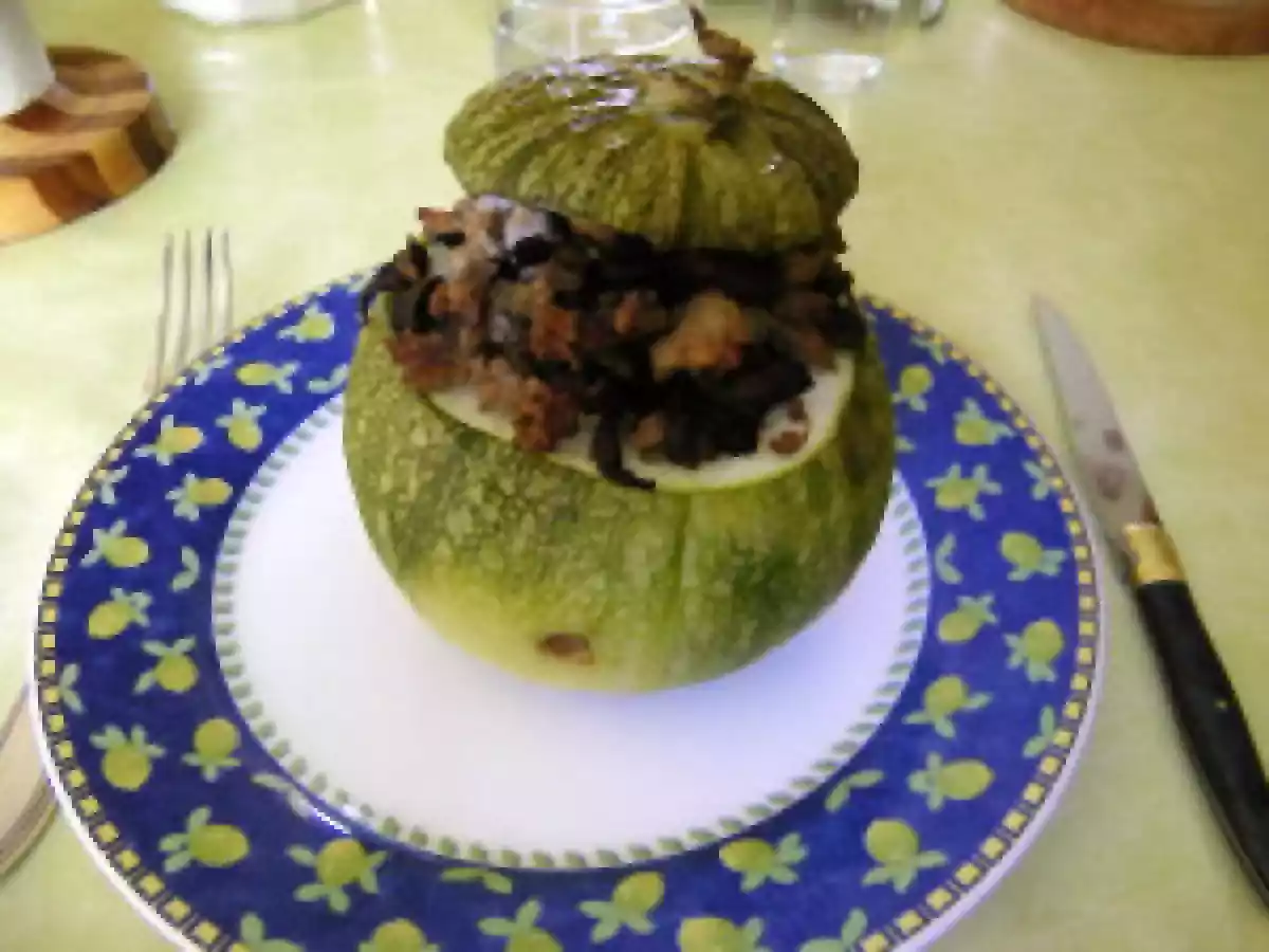 Courgette farcie au poulet et aux champignons