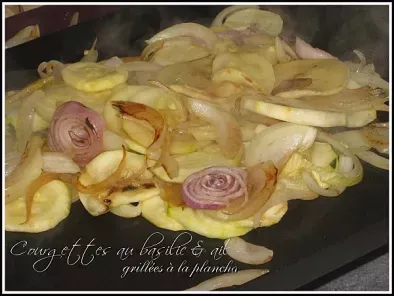 Courgettes au basilic & ail grillées à la plancha
