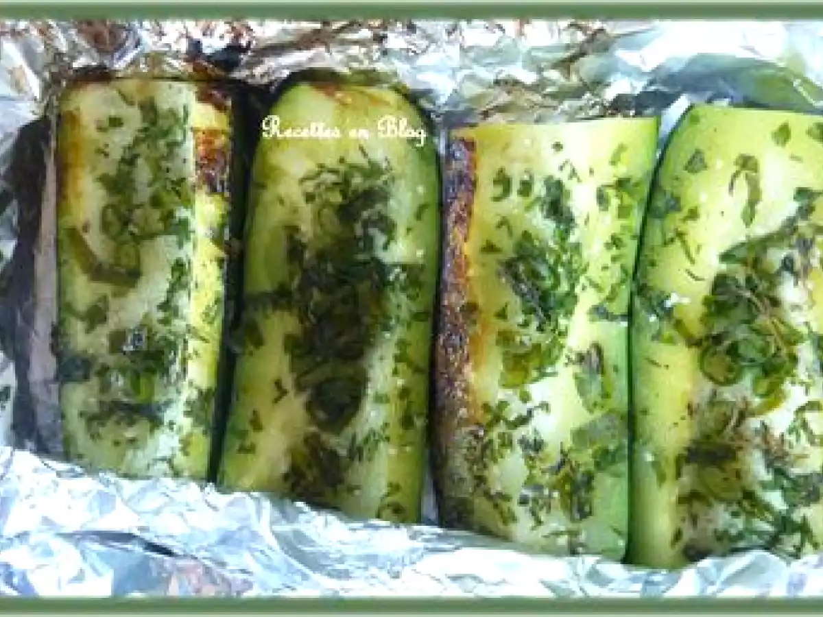 COURGETTES AUX HERBES EN PAPILLOTE AU BARBECUE