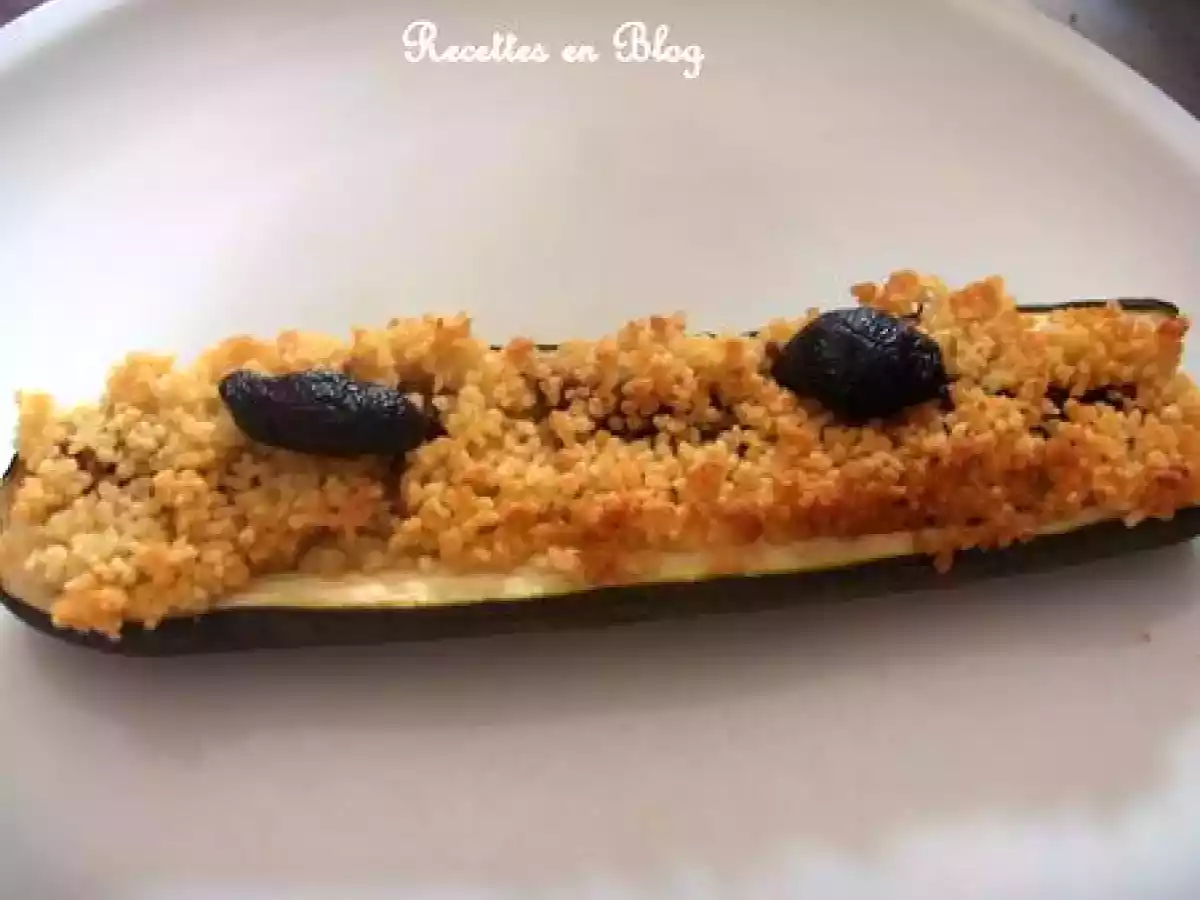 COURGETTES FACON CRUMBLE AUX ANCHOIS TOMATES SECHEES OLIVES NOIRES ET SEMOULE