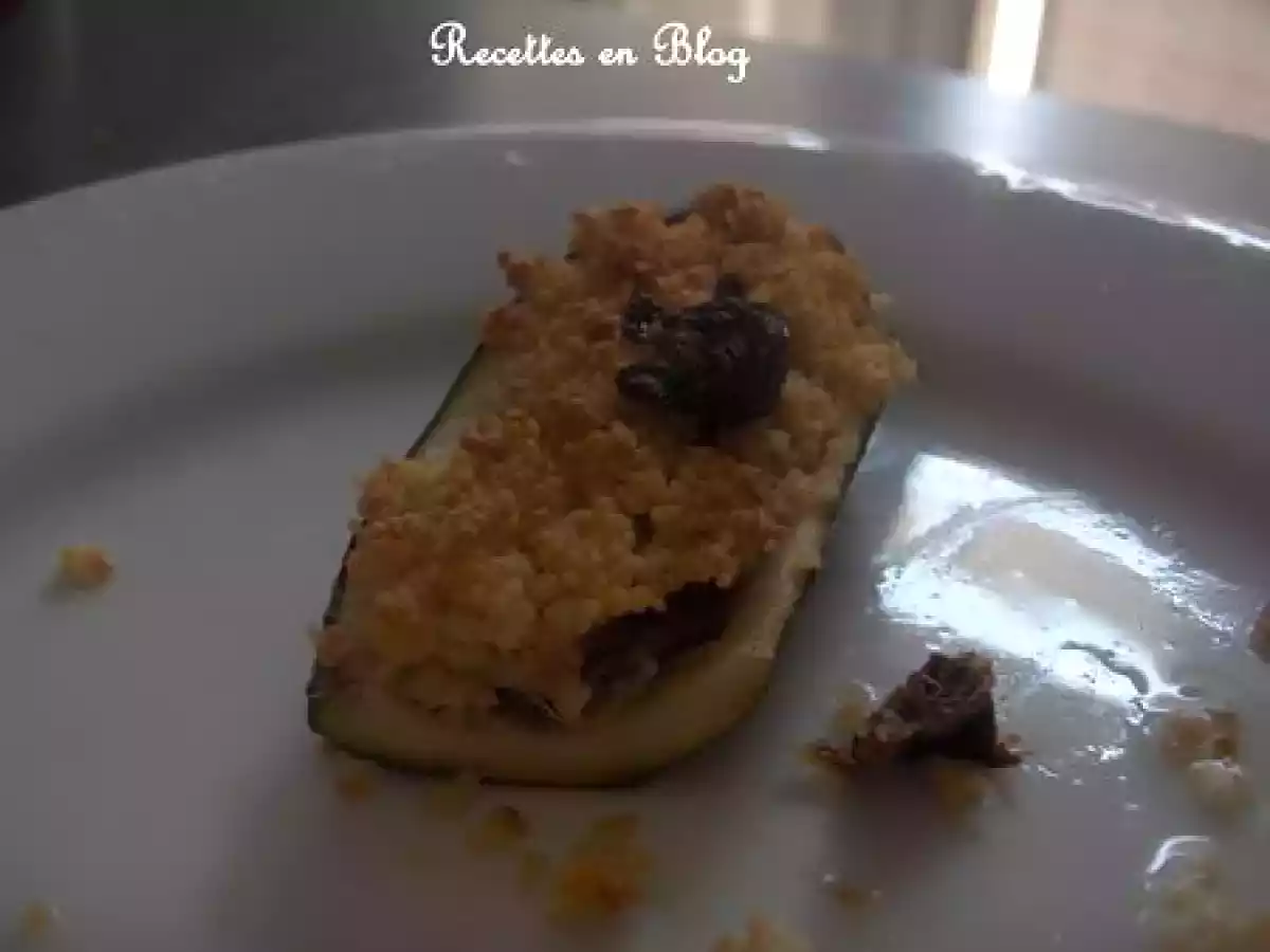 COURGETTES FACON CRUMBLE AUX ANCHOIS TOMATES SECHEES OLIVES NOIRES ET SEMOULE - photo 2