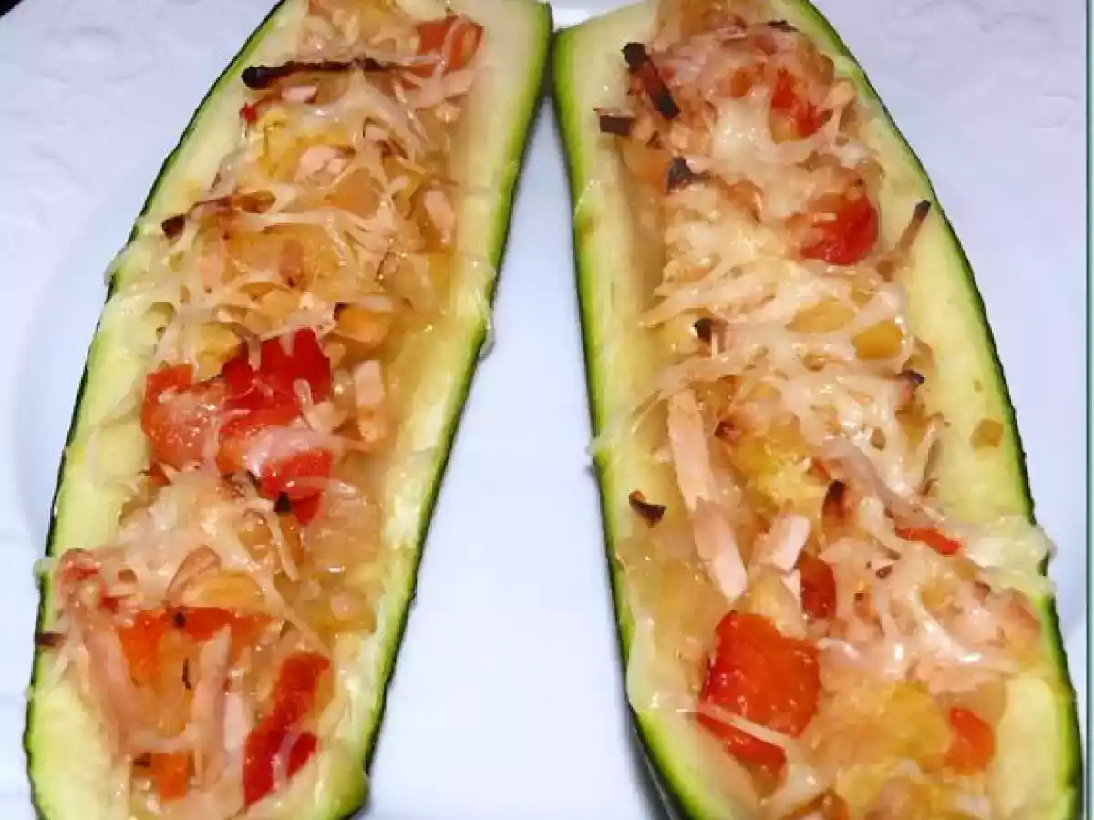 Courgettes farcies aux poivrons et oignons