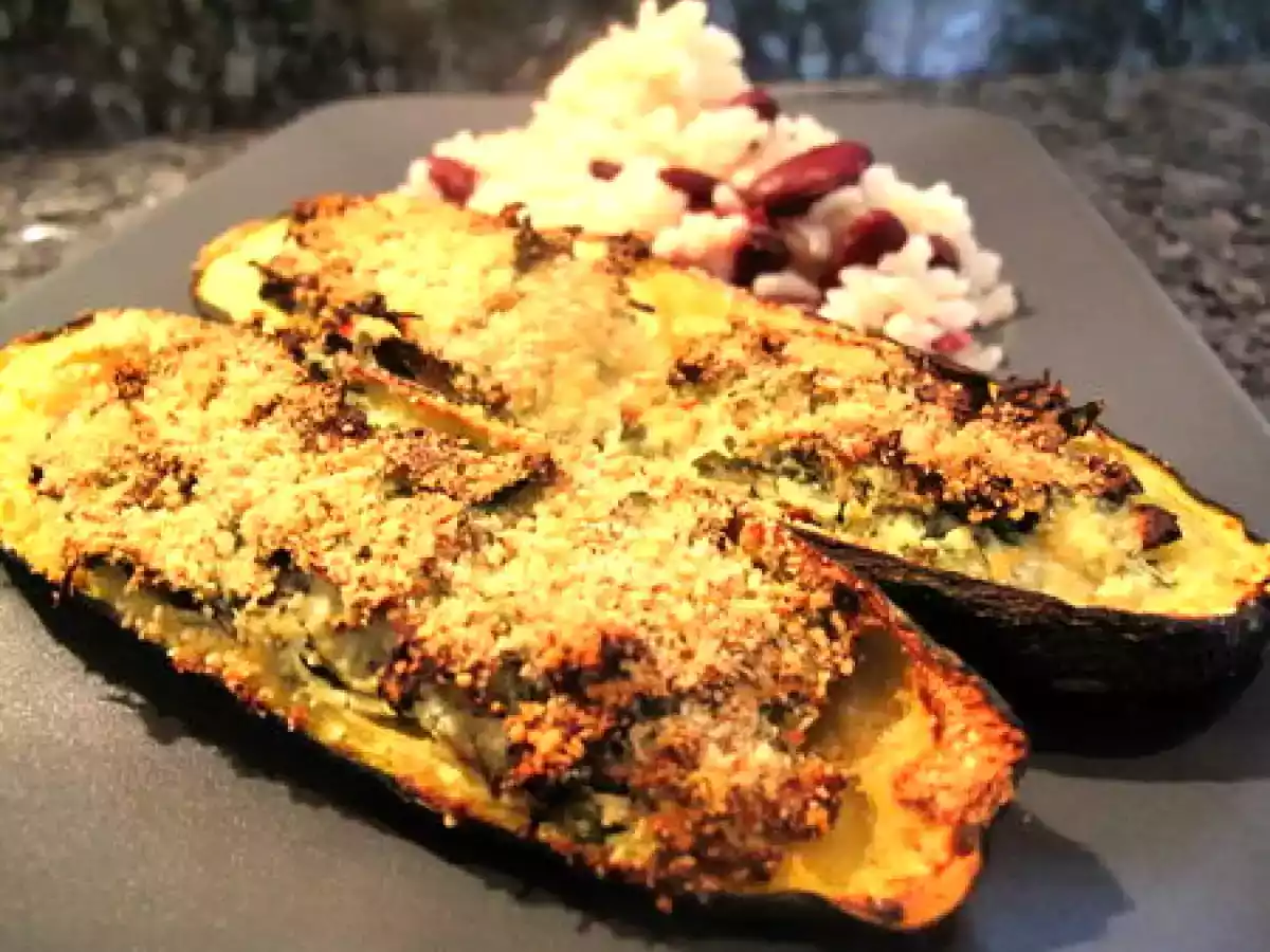 Courgettes gratinées au fromage et aux herbes fraîches