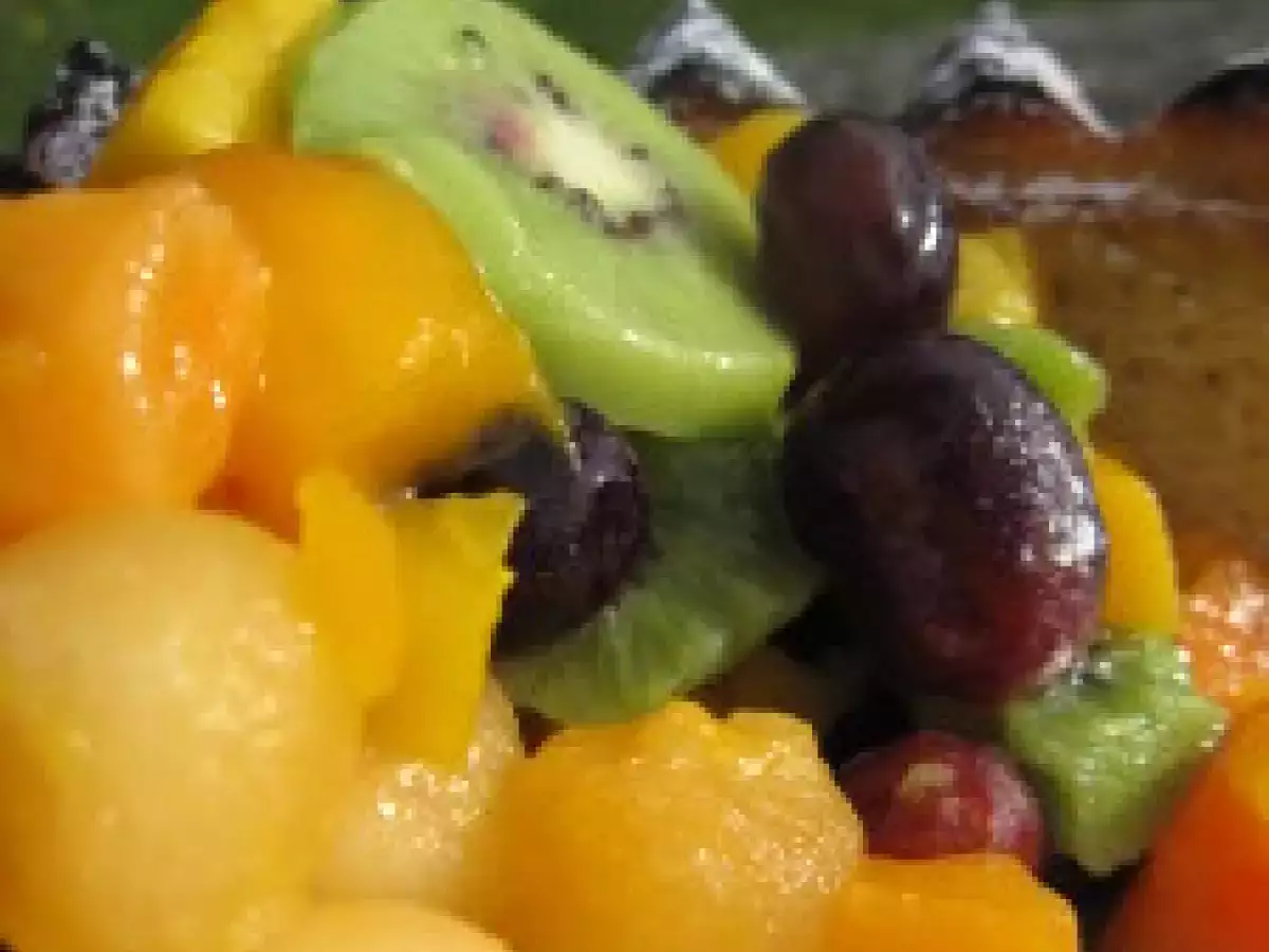 Couronne de noix de coco et fruits exotiques. - photo 2