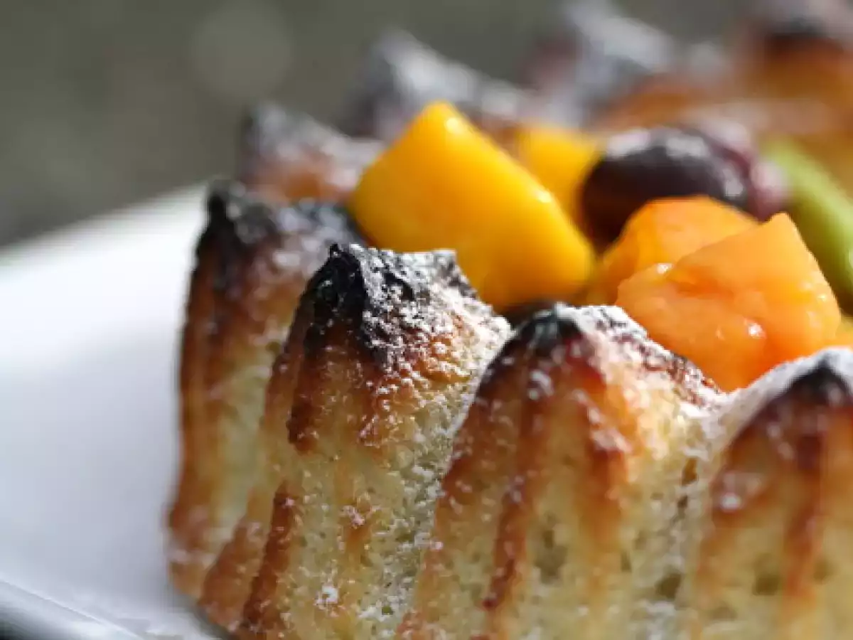 Couronne de noix de coco et fruits exotiques. - photo 3