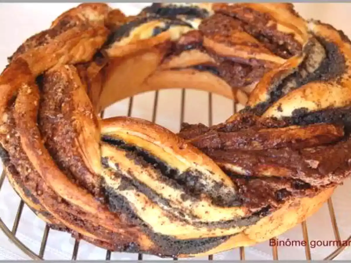 Couronne tressée aux noisettes et au pavot (brioche)