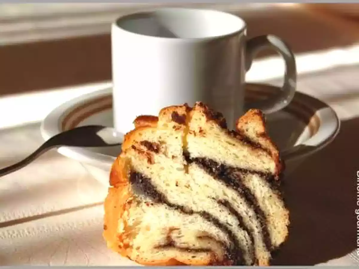 Couronne tressée aux noisettes et au pavot (brioche) - photo 4