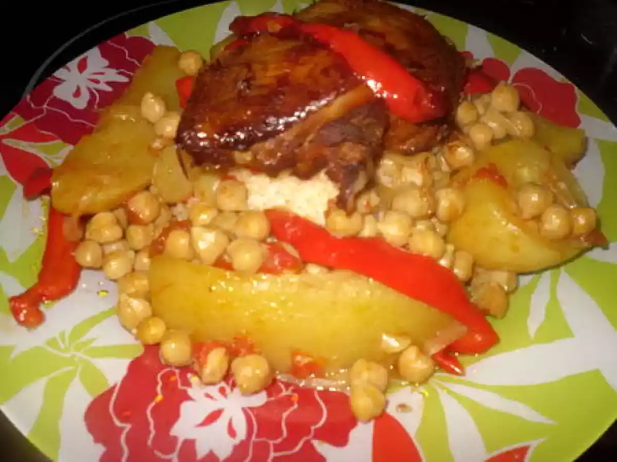 COUSCOUS AUX NAVETS, POMME DE TERRE, POIS-CHICHE ET POULET