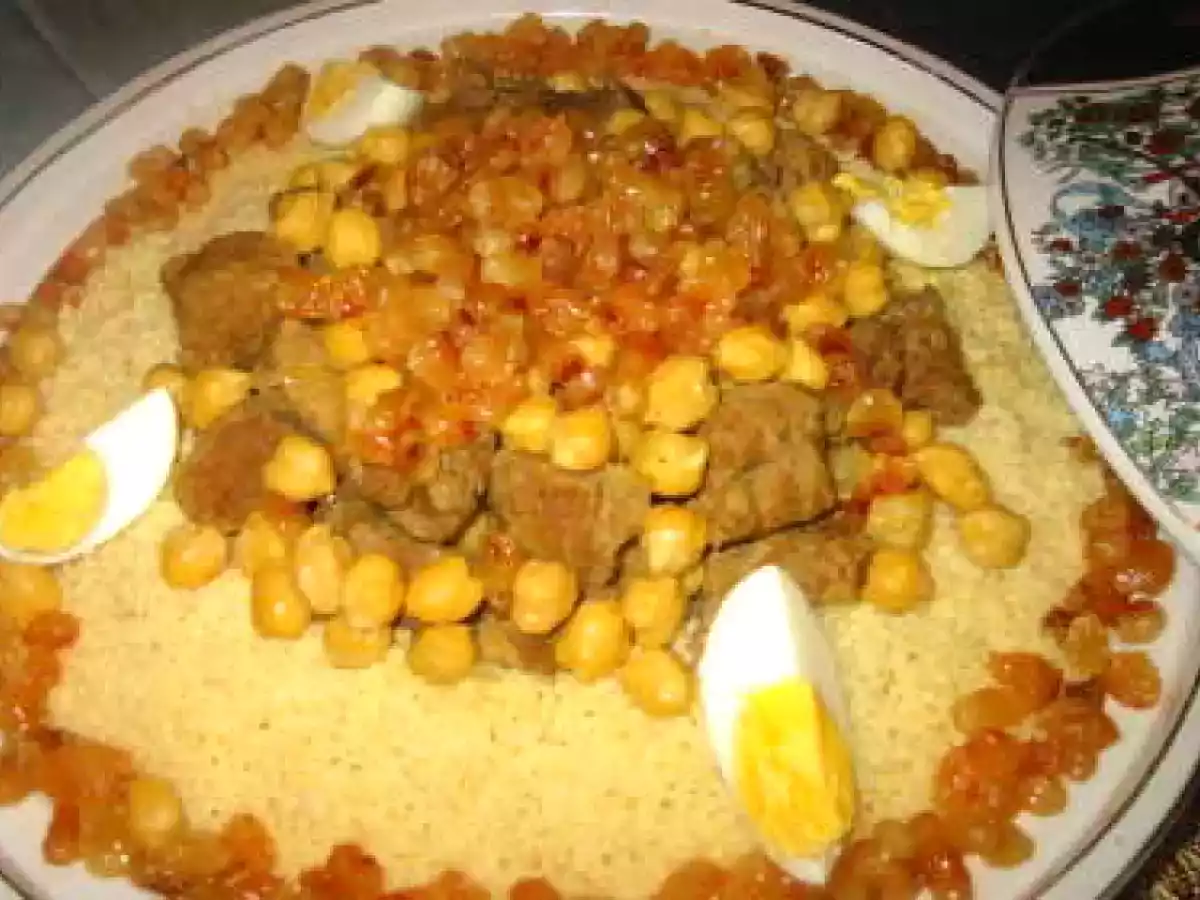 Couscous des boeuf aux pois chiches et raisins secs
