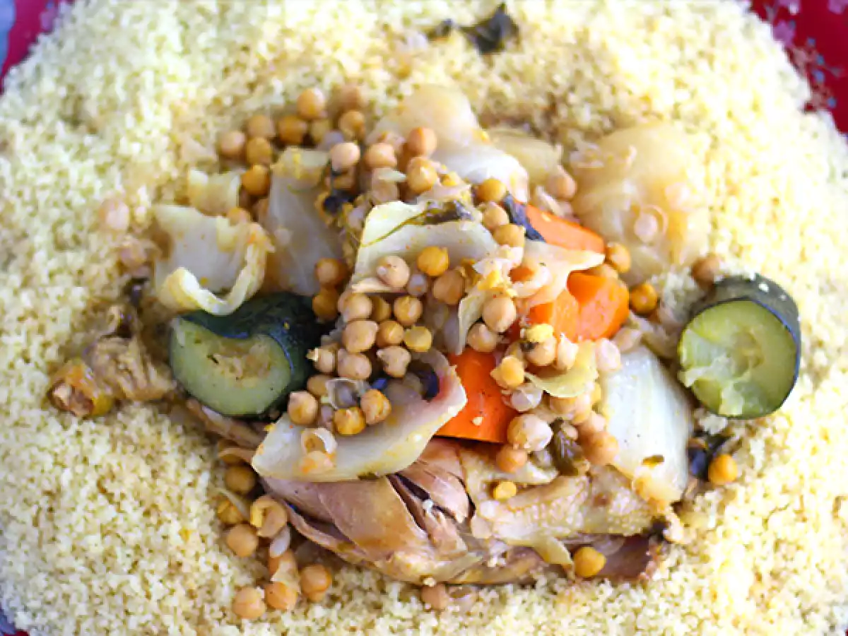 Couscous marocain traditionnel au poulet - photo 3