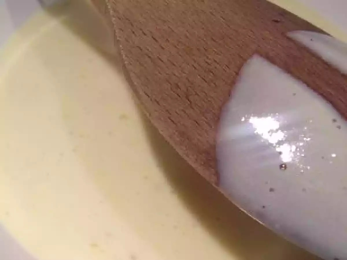 Crème anglaise à la fève tonka.