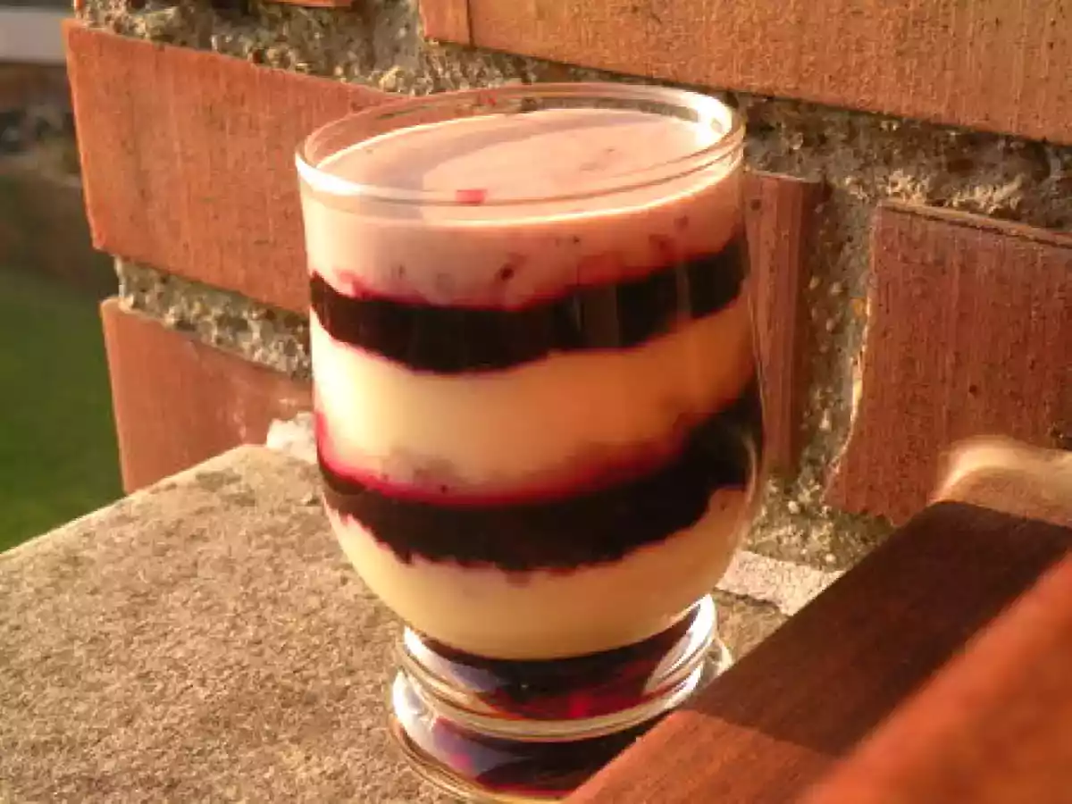 Crème au mascarpone et à la confiture aux fruits des bois - photo 2