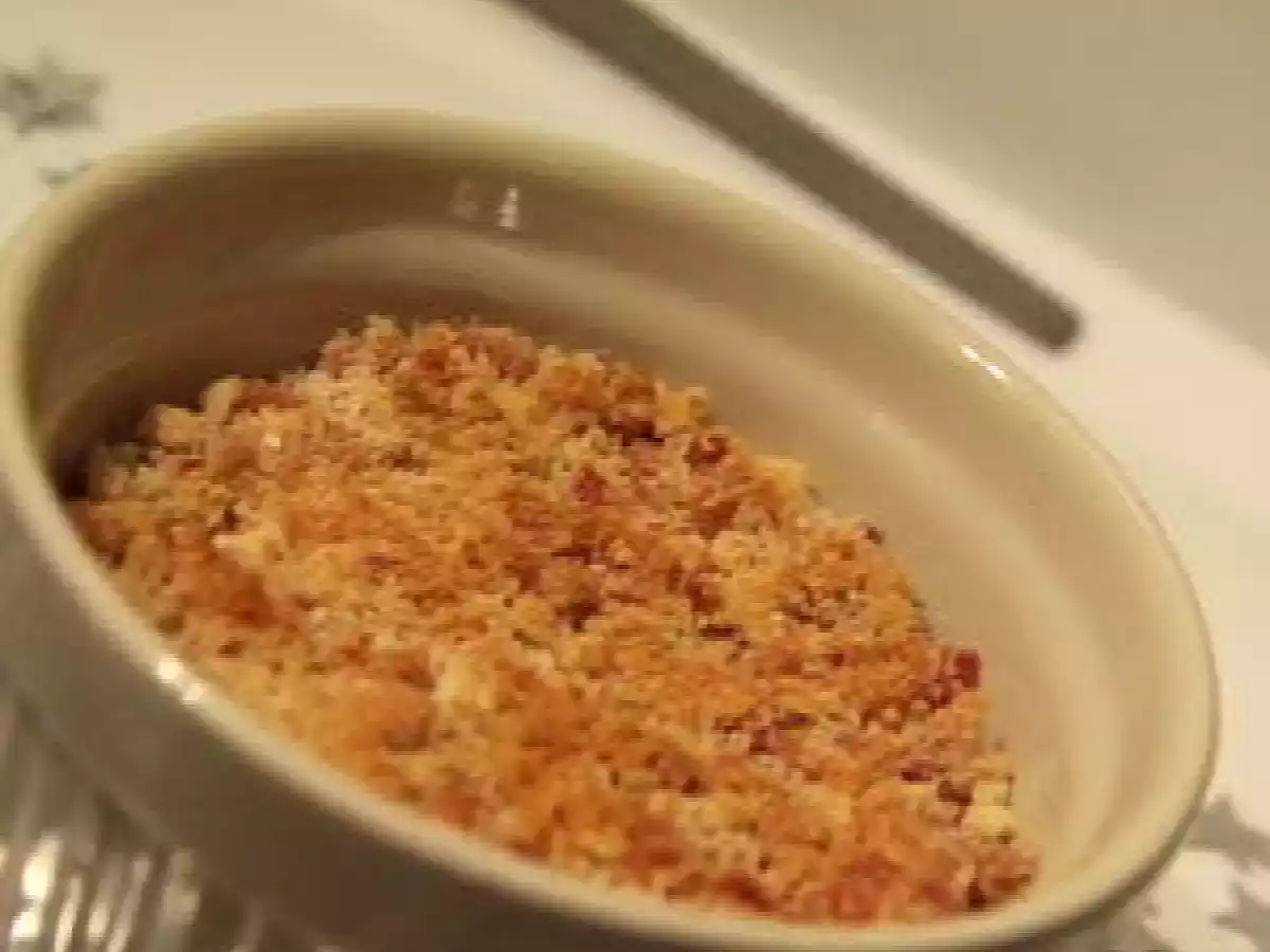 Crème brûlée au beaufort, poudre de lard