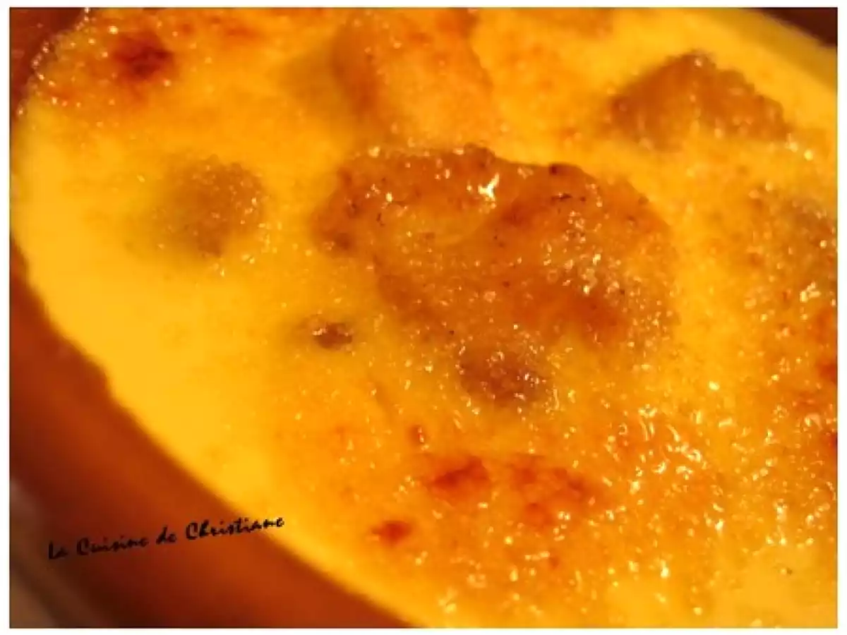 CREME BRULEE AUX POMMES, RAISINS SECS ET RHUM