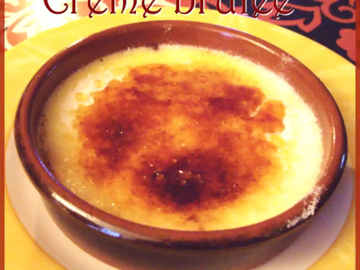 Crème brûlée sur fond de chocolat au lait