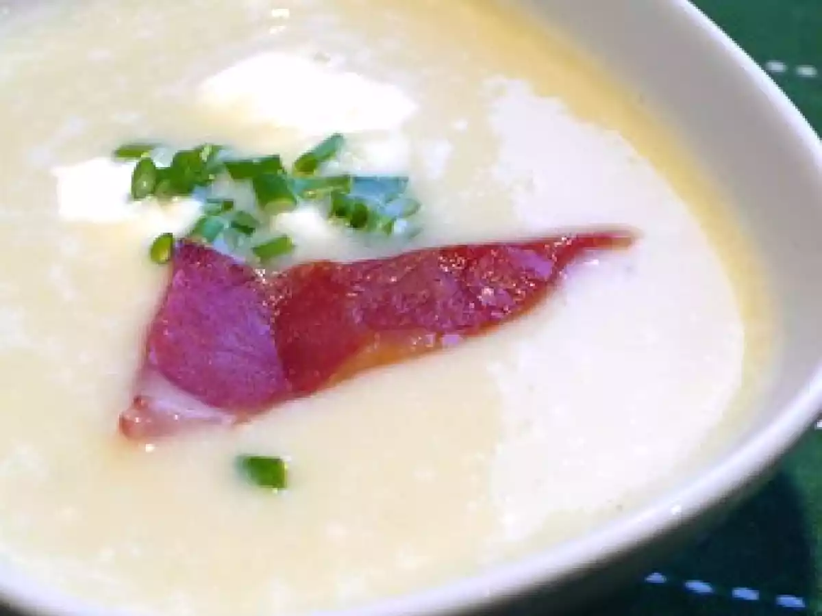 Crème d'asperges aux herbes fraîches