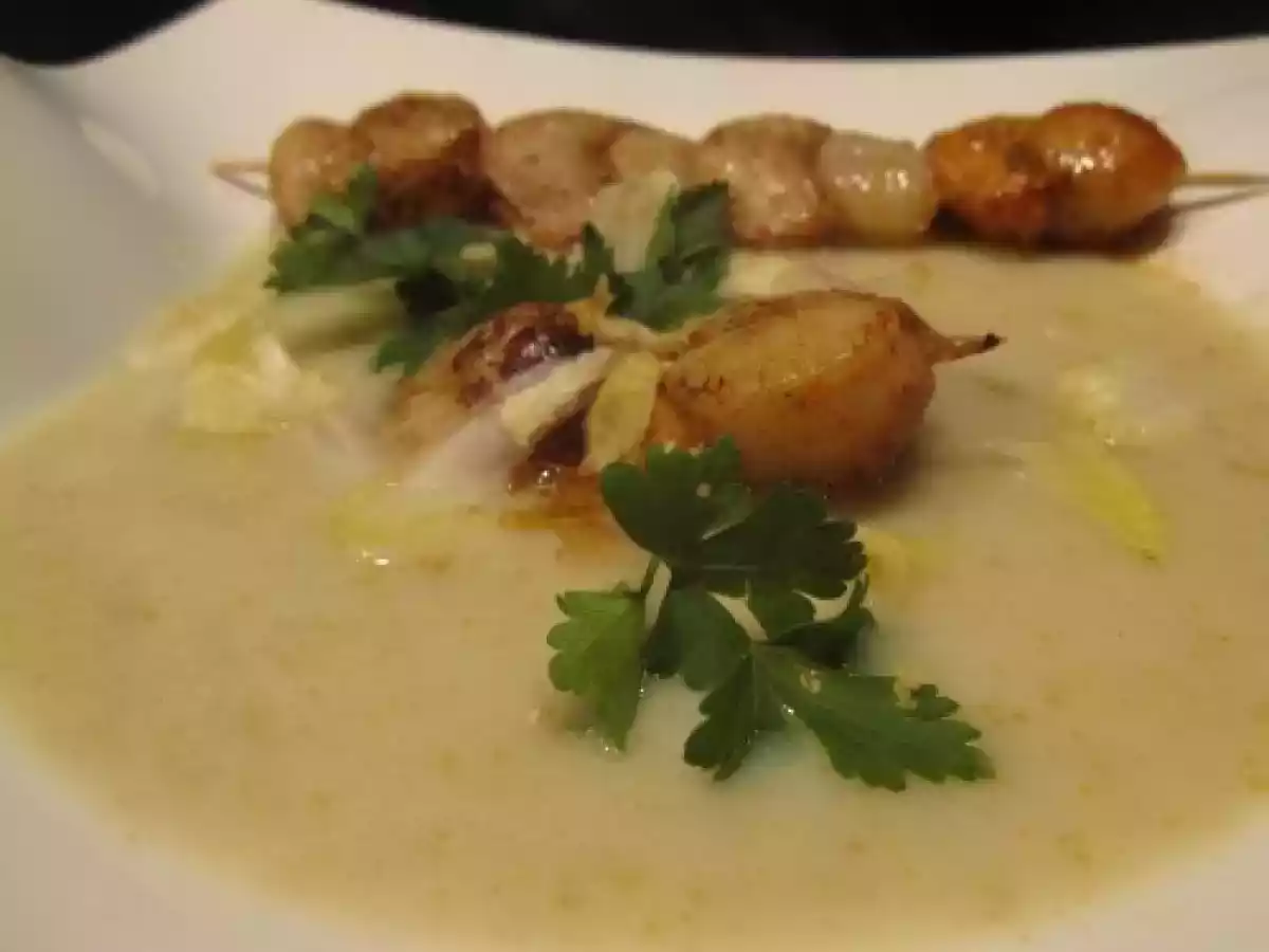 Crème d'endives et brochettes de Saint-Jacques