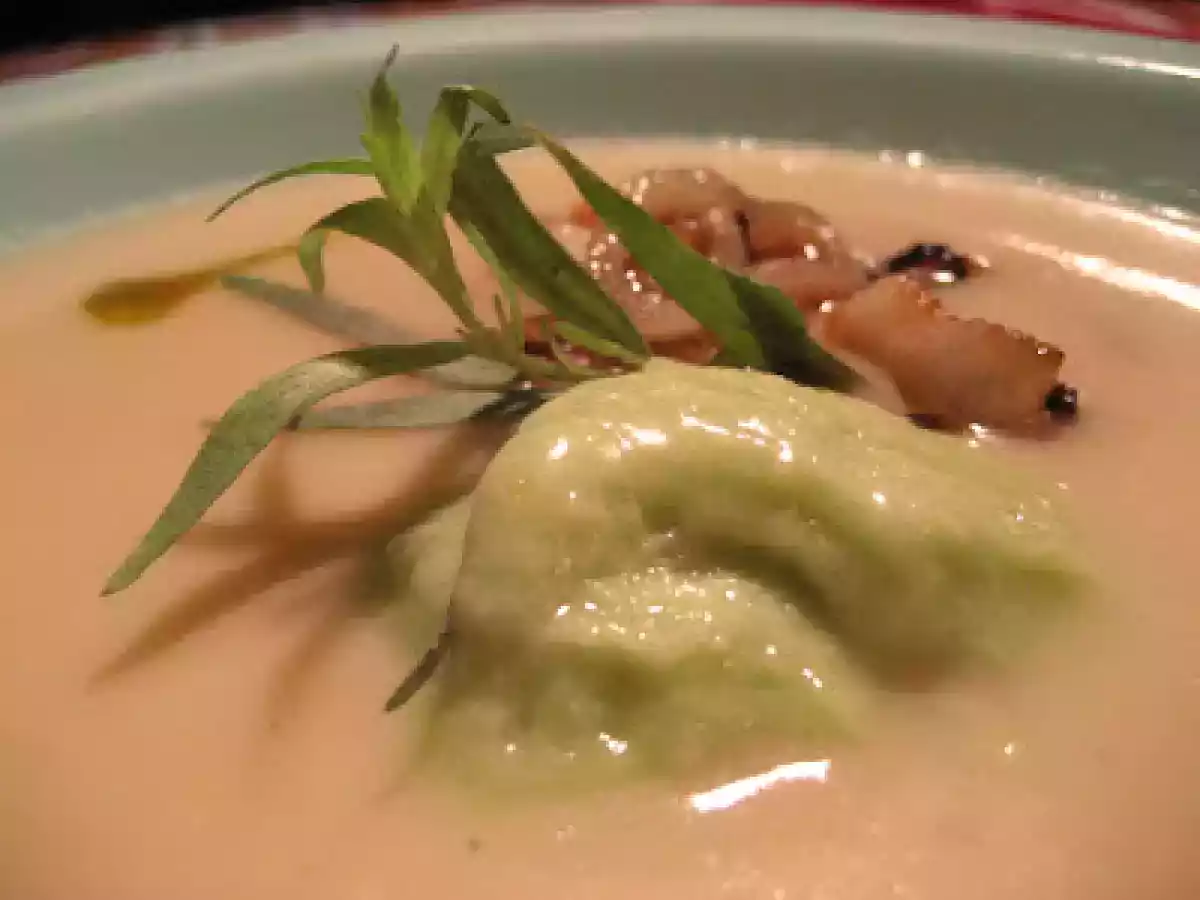 Crème d'oignon et son sorbet d'avocat