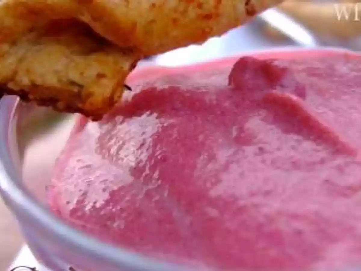 Crème de betterave et crackers torsadés