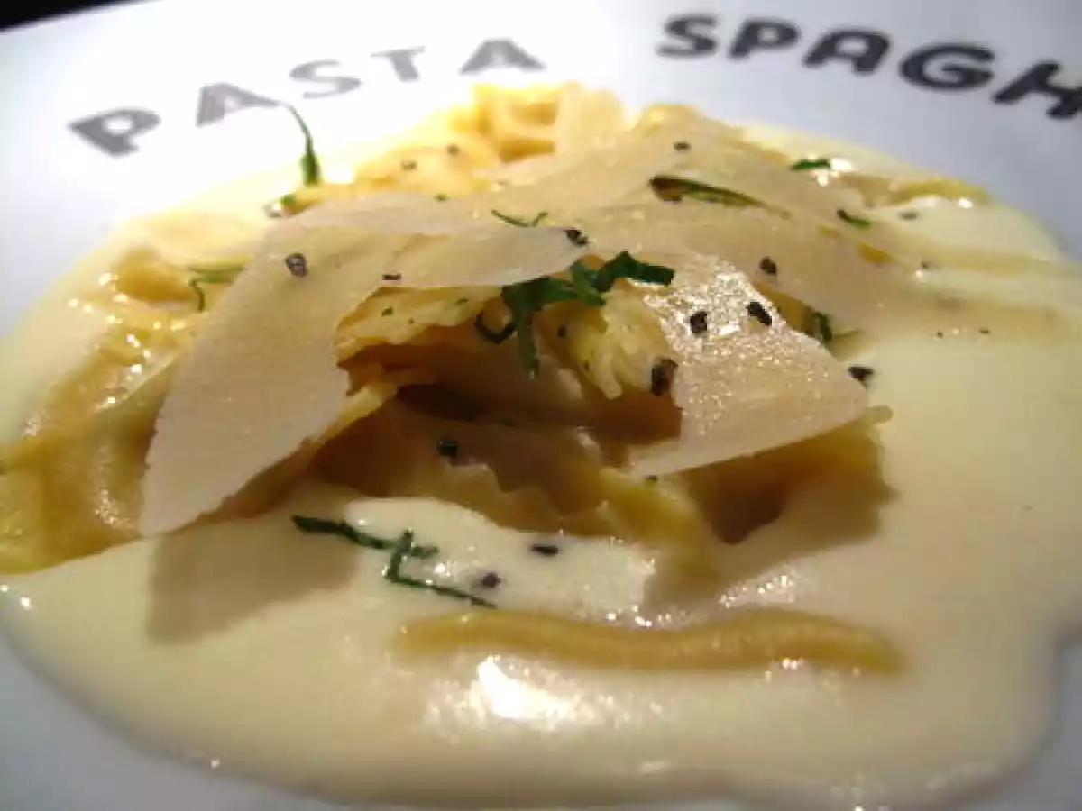 Crème de céleri-rave aux raviolis truffe noire-parmesan - photo 3