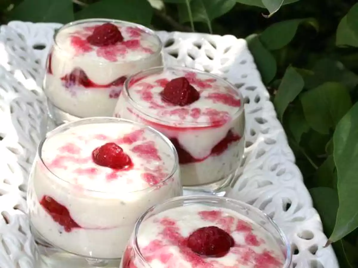 Crème de coco aux framboises