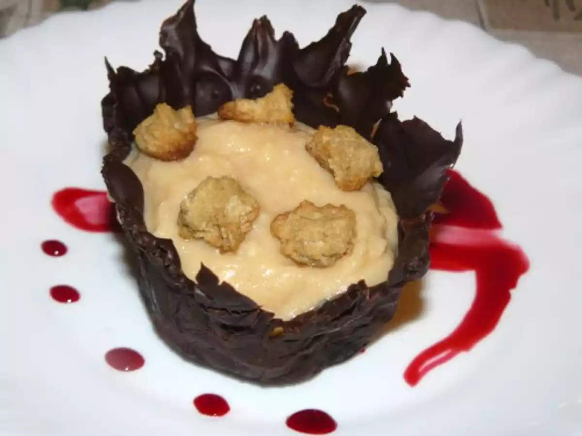 Crème de coing light au gingembre et crumble en corolle de chocolat