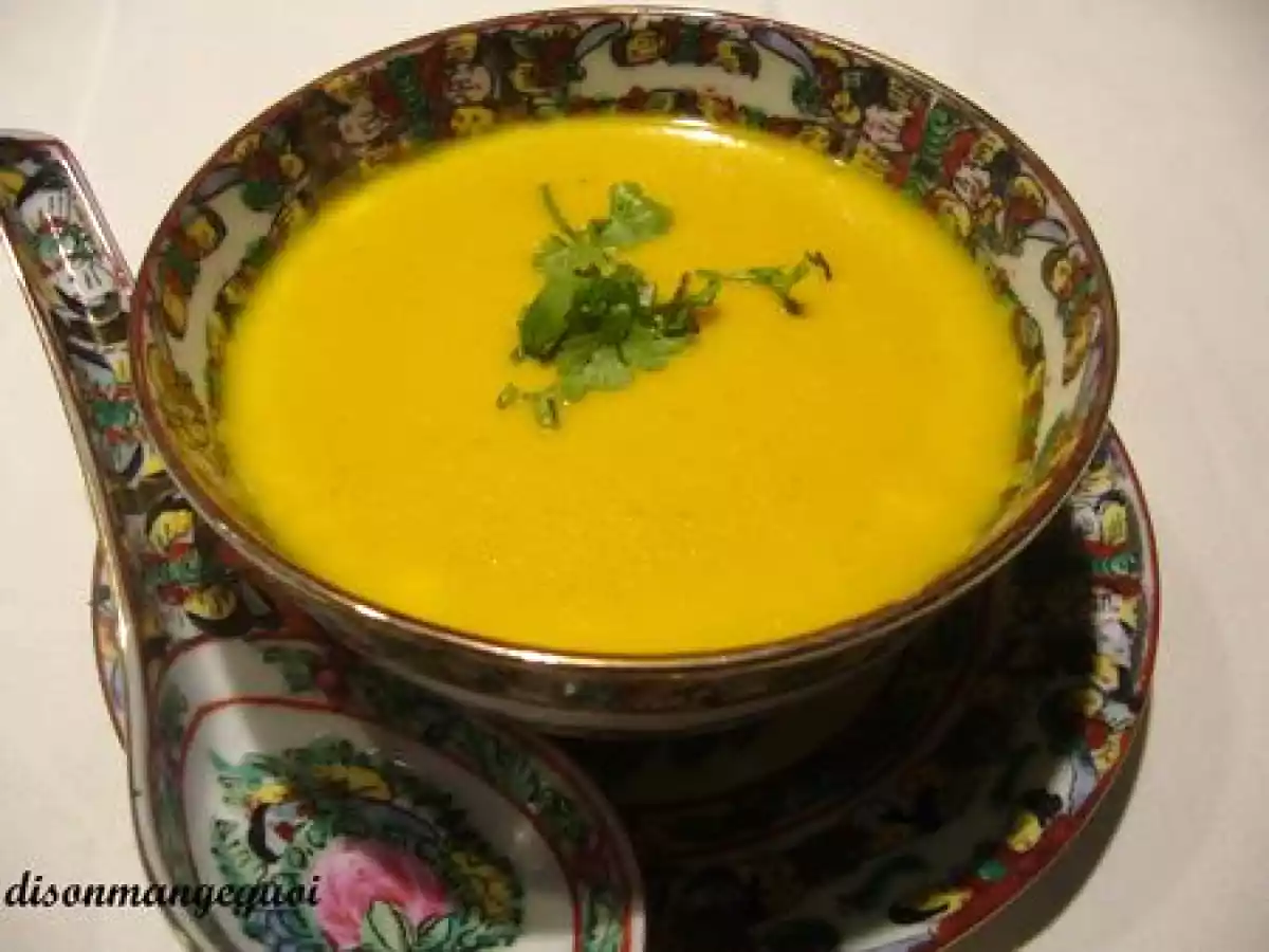 Crème de lentilles corail au jus de carotte et aux épices