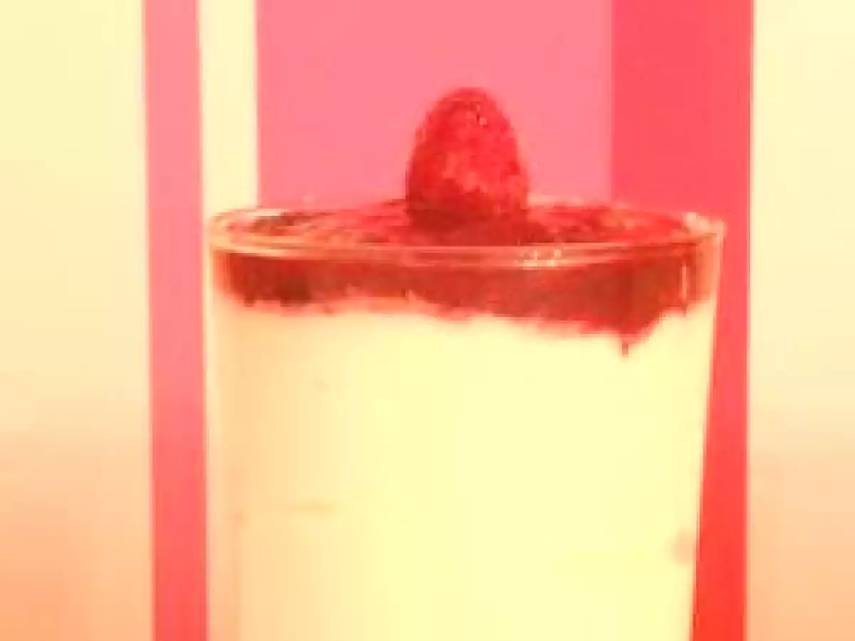 Crème de mascarpone au citron et coulis de framboises