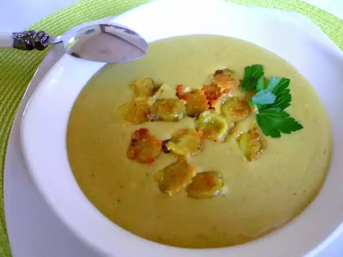 Crème de pois cassés aux ravioles grillées