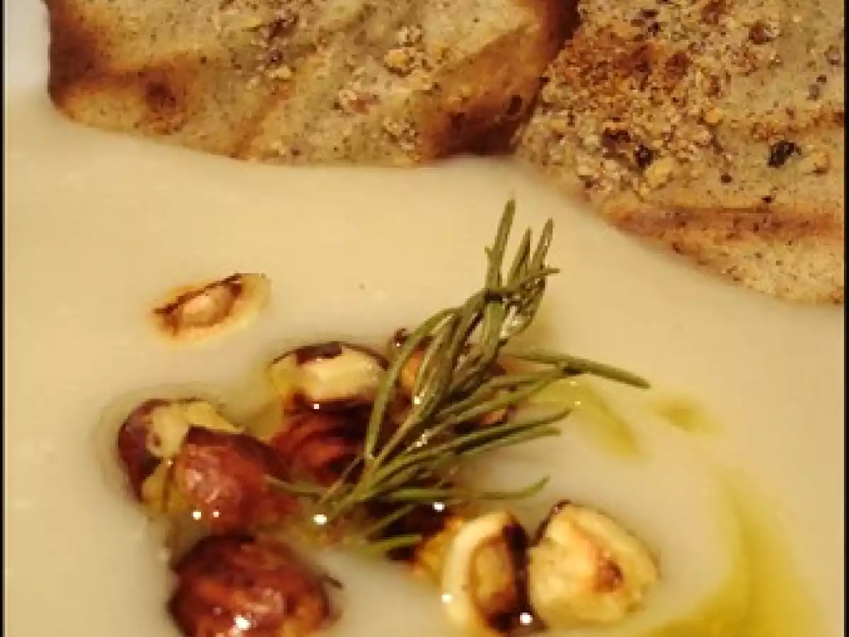 Crème de topinambours au romarin, noisettes et tuile au sarrasin - photo 2