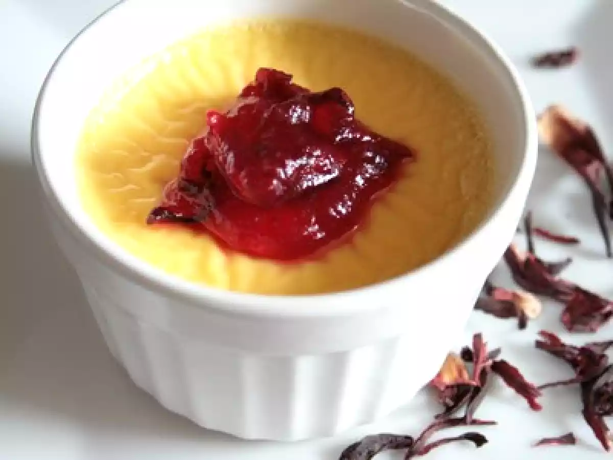 Crème fondante aux oeufs et sa gelée de fleurs d'hibiscus