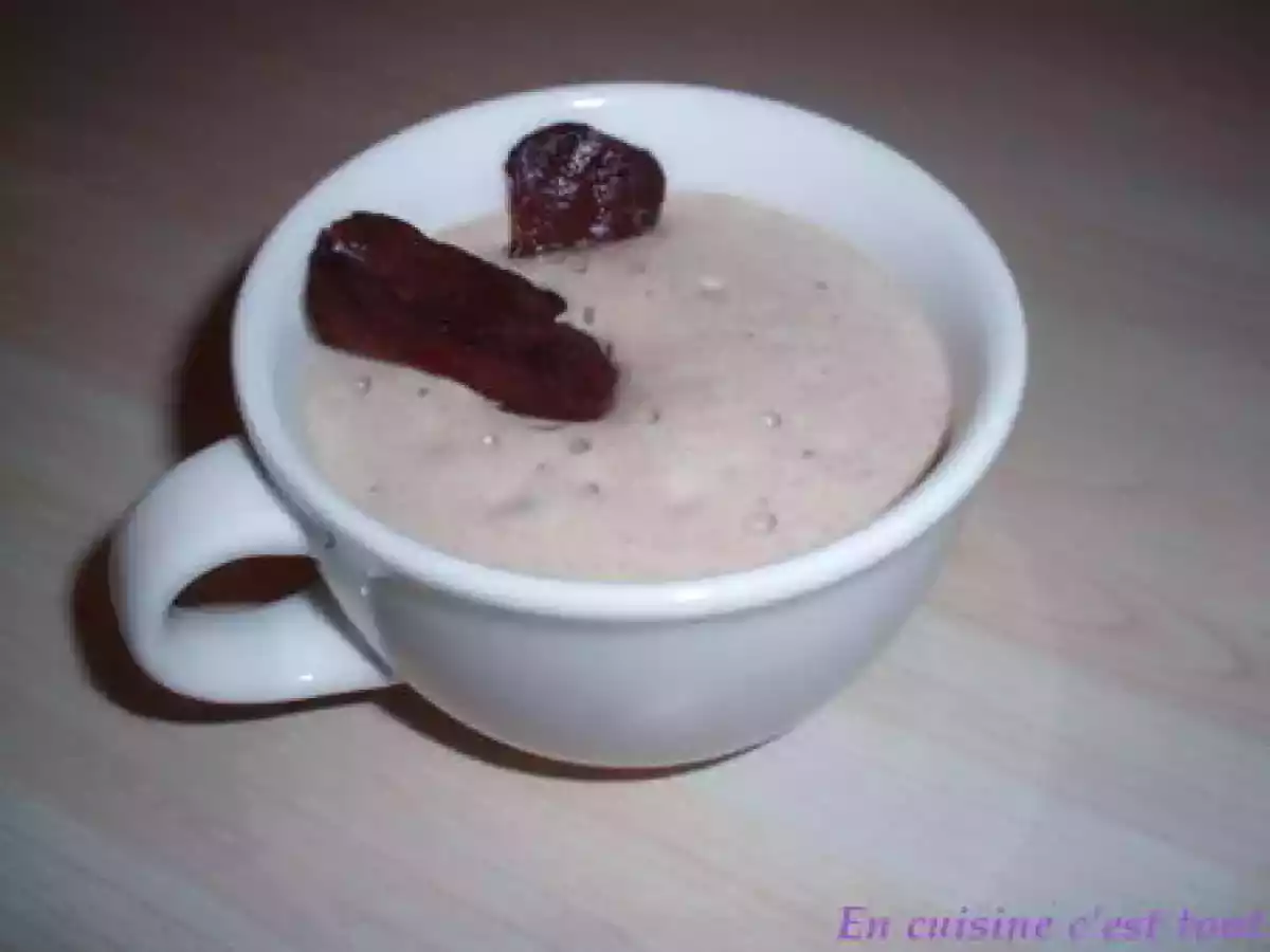 Crème mousseuse de champignons aux croustilles de magret fumé