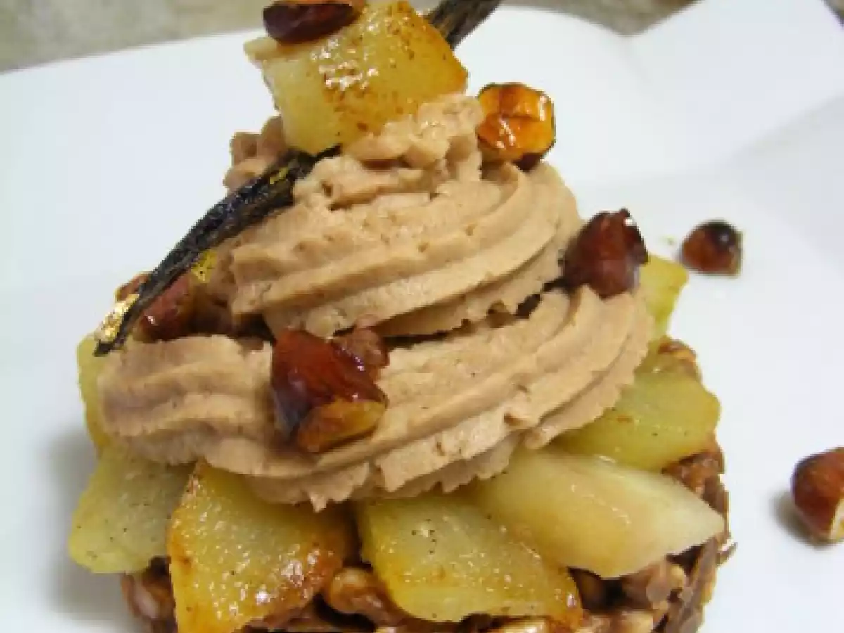 Crème pralinée et poires rôties sur palet de riz soufflé croustillant