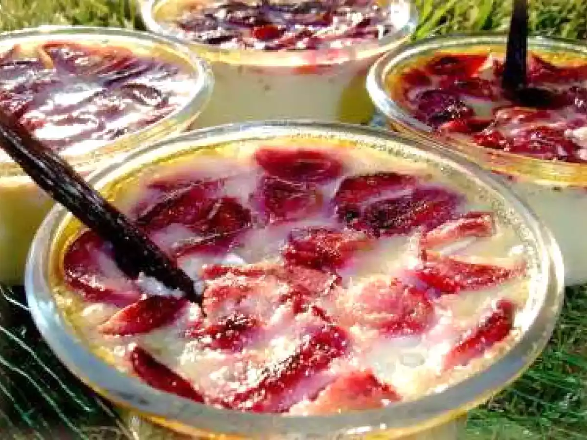 Crèmes d'amande à la vanille et cerises