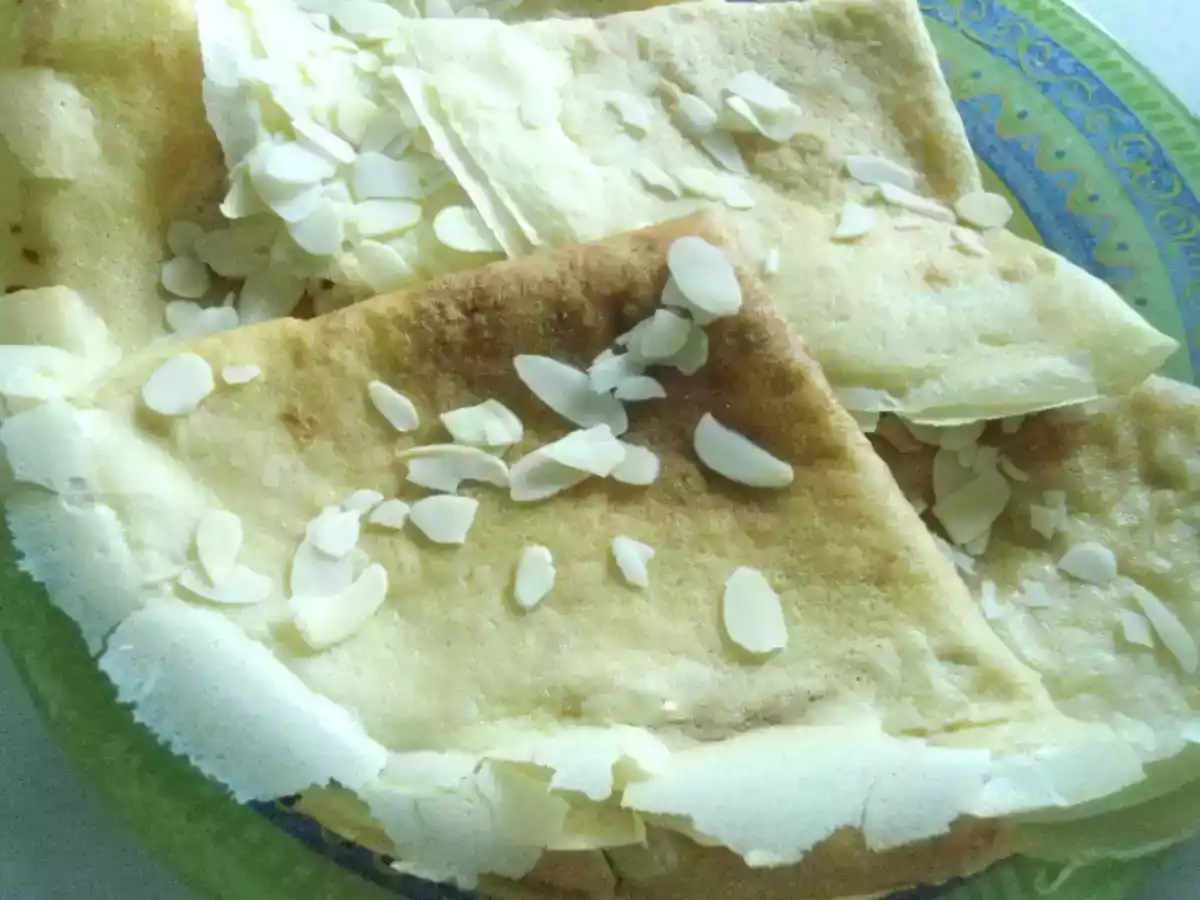 CRÊPES A LA CRÈME D'AMANDES