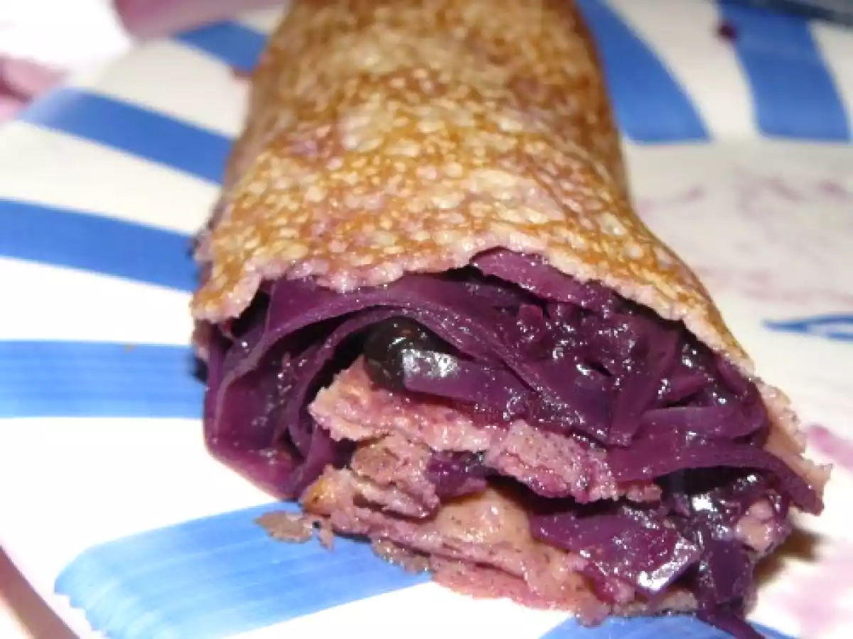 Crêpes à la farine de châtaigne et au chou rouge confit