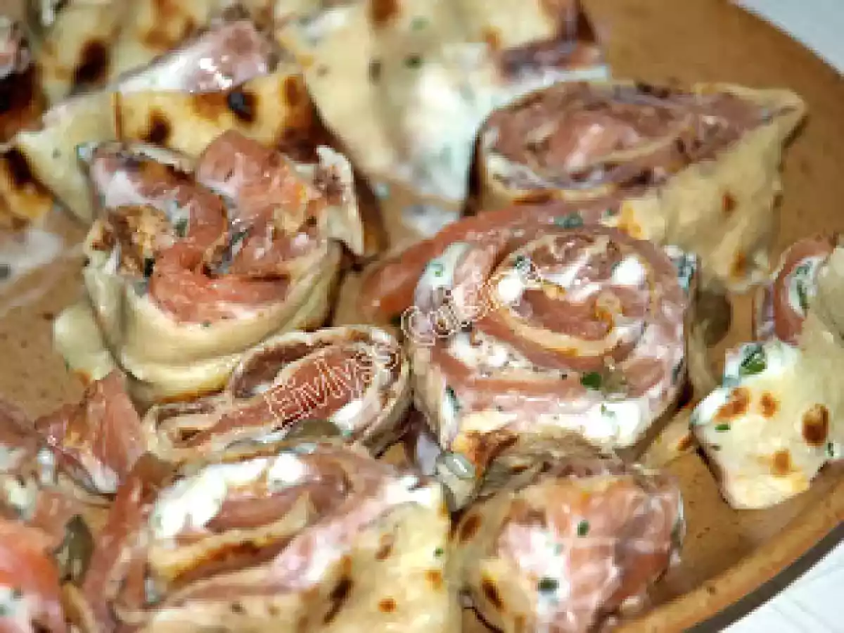 Crêpes au saumon fumé pour l'apéritif.