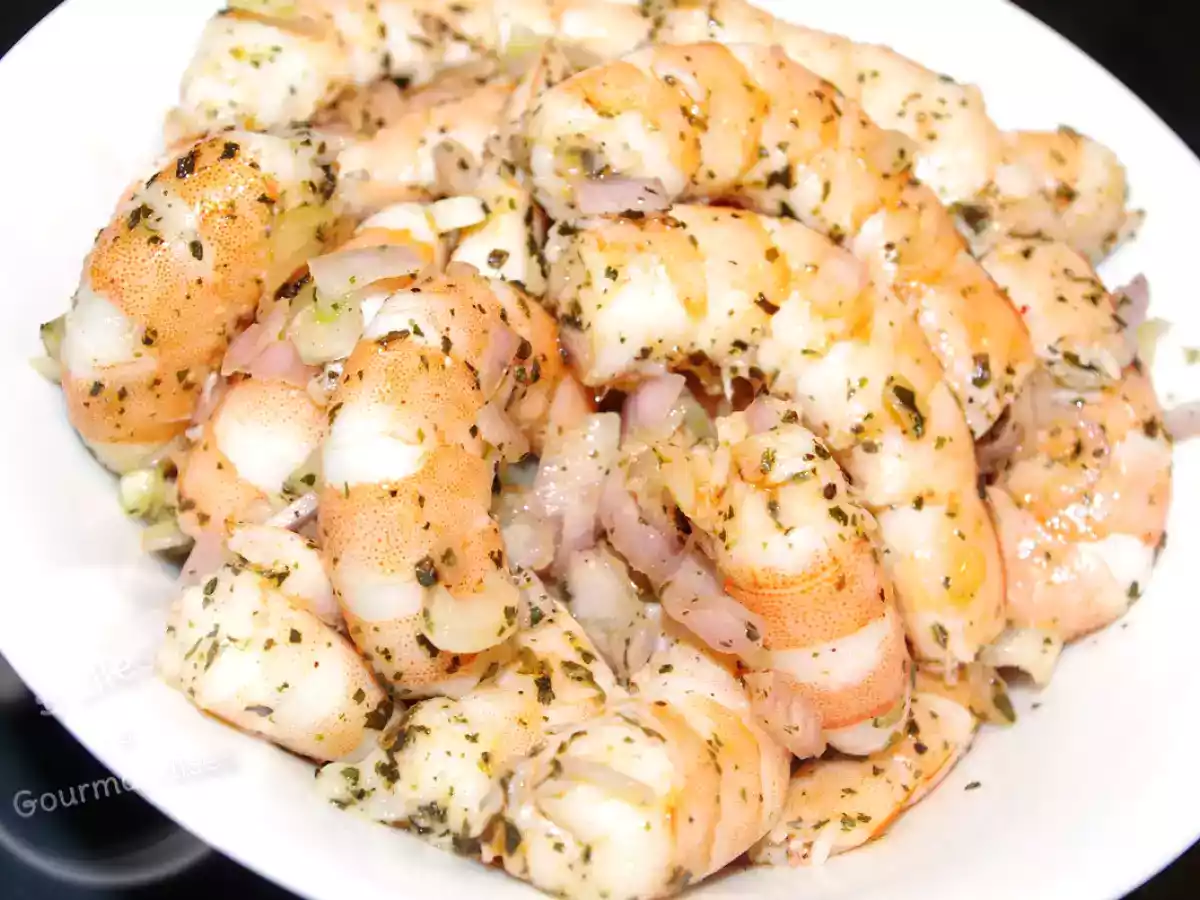 Crevettes roses marinées au basilic