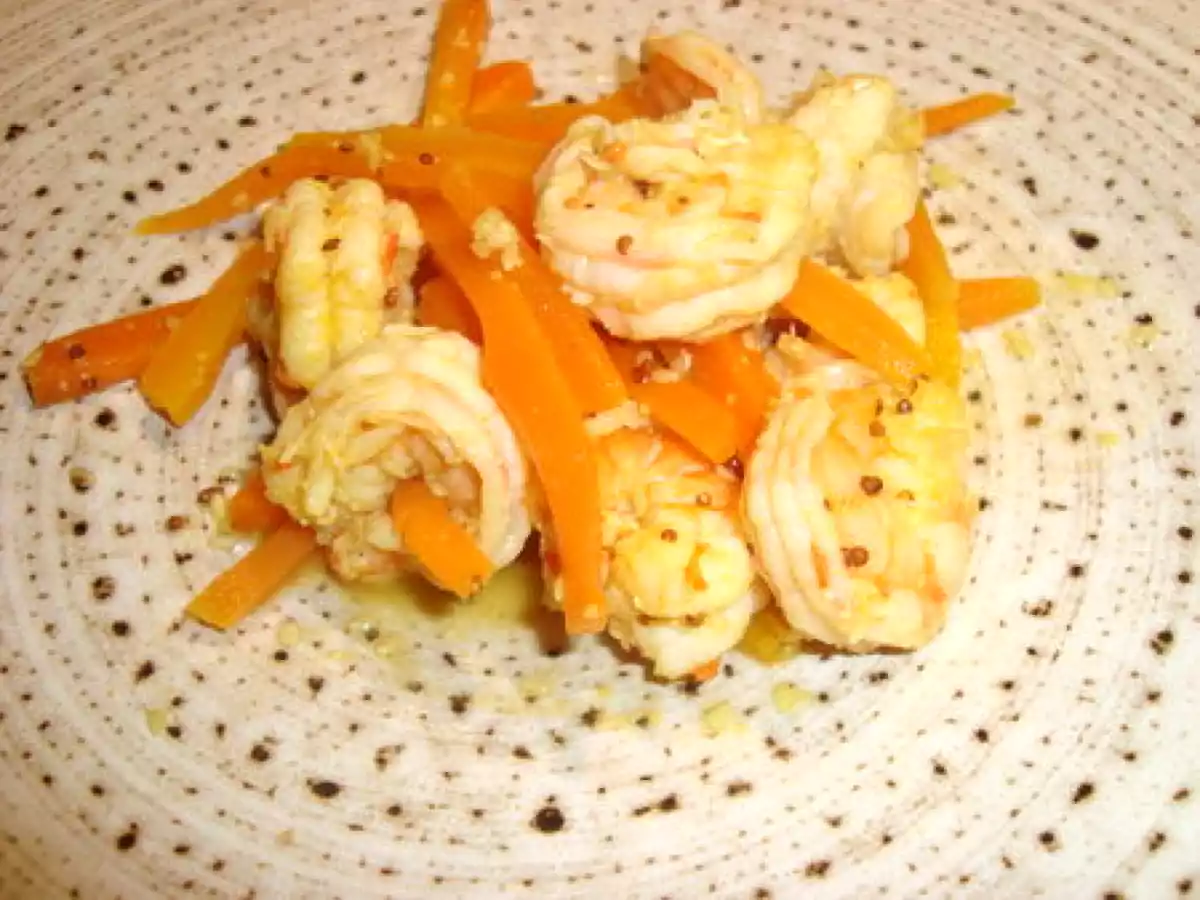 Crevettes sautées aux carottes, miel et moutarde